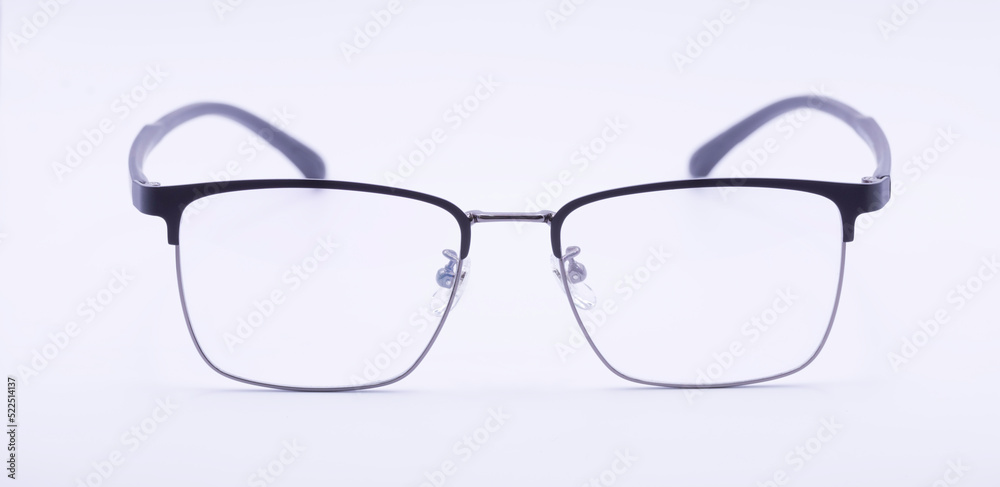 Fototapeta premium glasses isolated on white