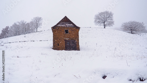 Petite cabane sur l'Aubrac - Aveyron © A.naïs