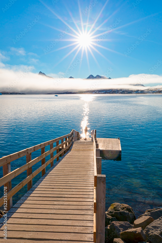 Obraz premium Tasiilaq wooden pier on coast - Greenland