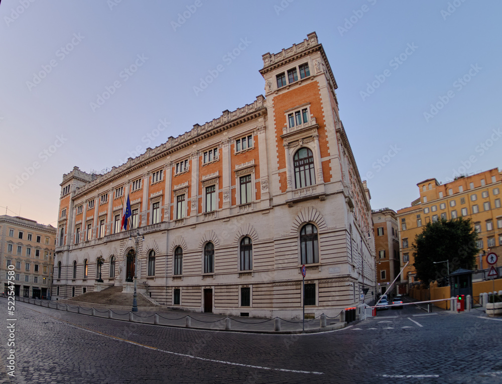 Obraz premium Piazza del Parlamento, Palazzo Montecitorio, seat of the Italian Parliament in Rome