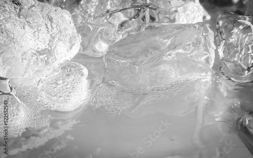 The ice cube shape has been adjusted to add color,It will help refresh and make you feel good