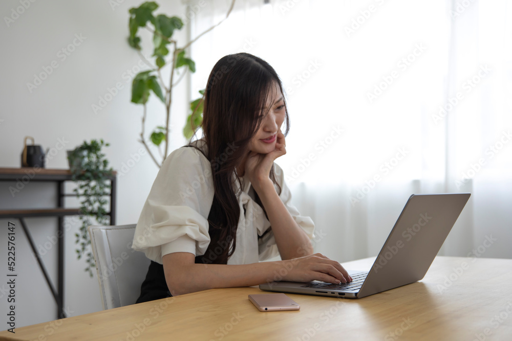 A working Japanese woman by remote work in the home office closeup