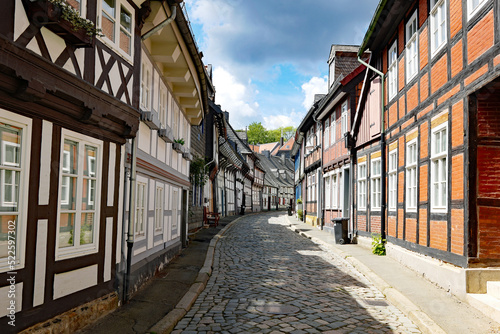 Obraz na płótnie Goslar Harz Fachwerkhäuser in der Peterstraße w salonie