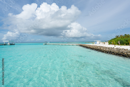 Fototapeta Naklejka Na Ścianę i Meble -  Beautiful pier over tropical, turquoise ocean in Maldives, Indian Ocean