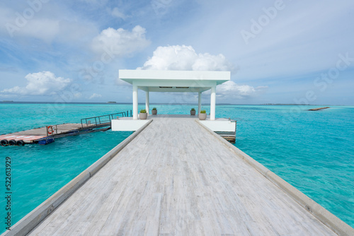 Fototapeta Naklejka Na Ścianę i Meble -  Beautiful pier over tropical, turquoise ocean in Maldives, Indian Ocean