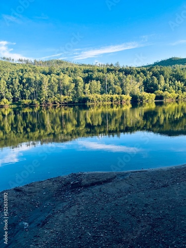 jezioro jesienią