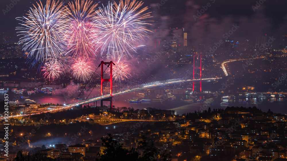 Naklejka premium fireworks over the city