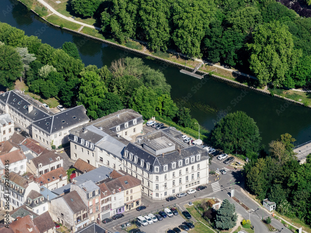 Fototapeta premium vue aérienne de l'hôpital de Meulan en France