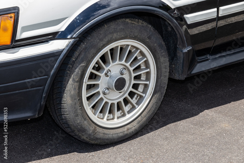 太いタイヤ　fat tires on modified cars © norikko