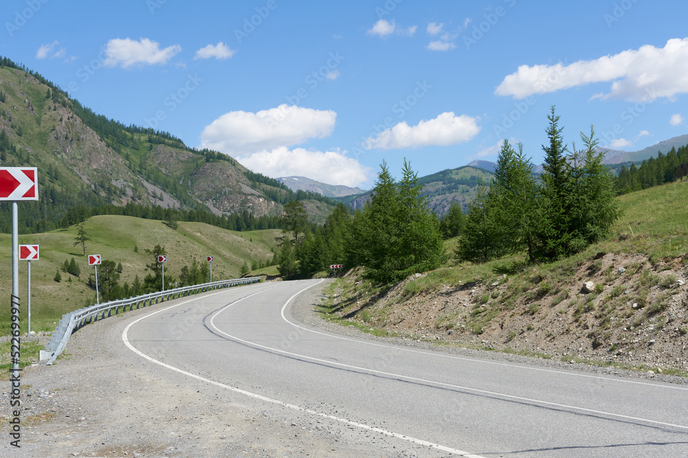 Naklejka premium The road close-up, a sharp right turn in the mountains. Picturesque place, beautiful photo wallpaper. 