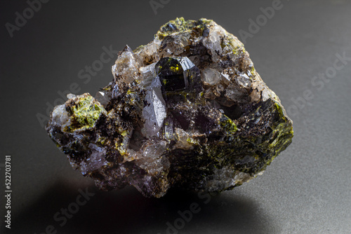 Ultra macro picture of small quartz points with one dark green epidote spike on matrix