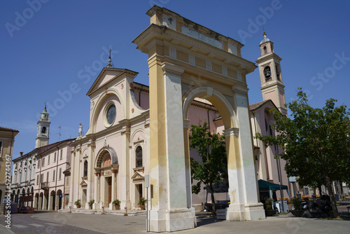 Fototapeta Naklejka Na Ścianę i Meble -  Historic buildings of Viadana, Mantova, Italy