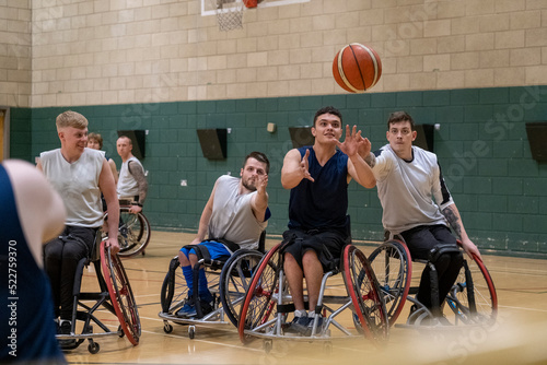 Fototapeta Naklejka Na Ścianę i Meble -  Men in wheelchairs playing basketball
