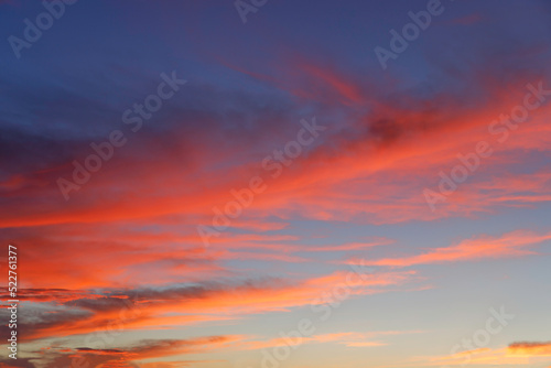 Fototapeta Naklejka Na Ścianę i Meble -  日の出が雲に映り込む朝焼けの空