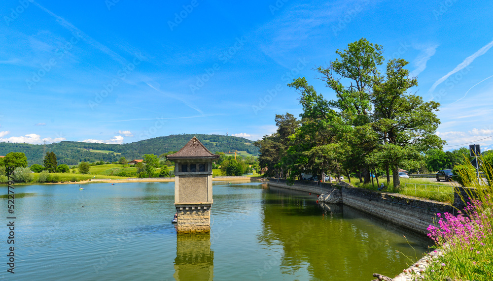 Fototapeta premium Lac de Bret auf dem Gemeindegebiet von Puidoux, Kanton Waadt (Schweiz) 