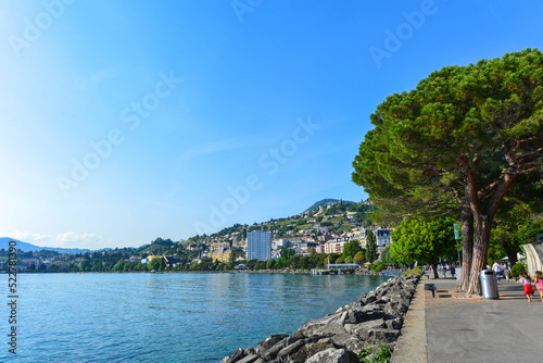 Uferpromenade Montreaux-Schweiz photo