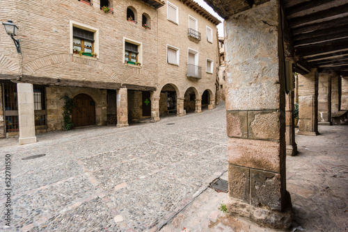 calle medieval,Alquézar, Monumento Histórico Artístico Nacional, municipio de la comarca Somontano Provincia de Huesca, Comunidad Autónoma de Aragón, Spain, Europe © Tolo