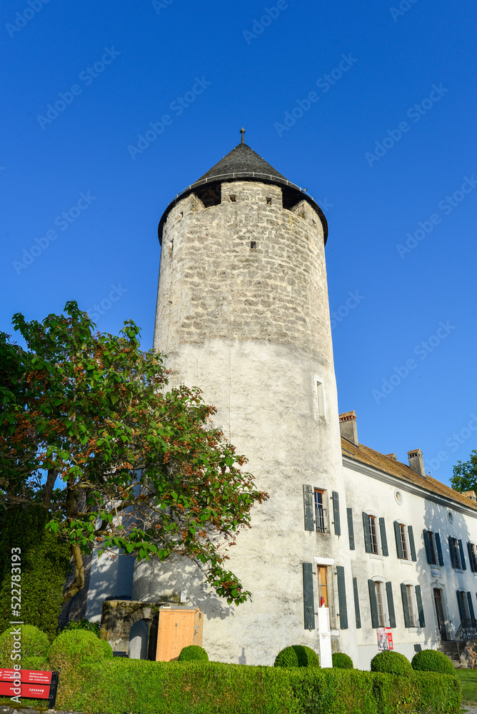 Schloss La Tour-de-Peilz im Distrikt Bezirk Riviera-Pays-d’Enhaut im Kanton Waadt (Schweiz)