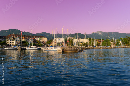 Yachthafen von La Tour-de-Peilz, Gemeinde im Distrikt Bezirk Riviera-Pays-d’Enhaut im Kanton Waadt (Schweiz) photo