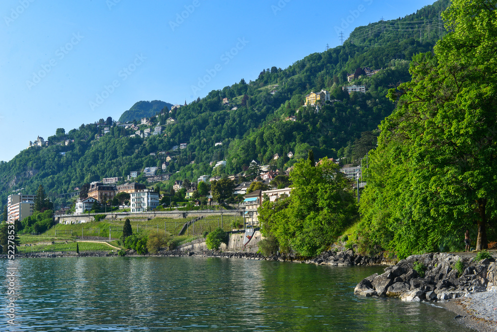 Uferpromenade am Genfersee in Veytaux, Gemeinde im Distrikt Riviera-Pays-d’Enhaut des Kantons Waadt (Schweiz)