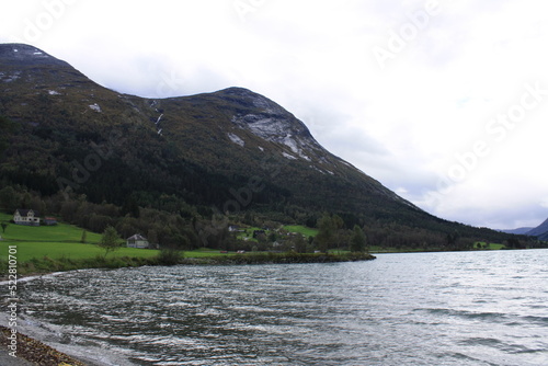 Oppstrynsvatn, lago noruego cerca de la localidad de Stryn.