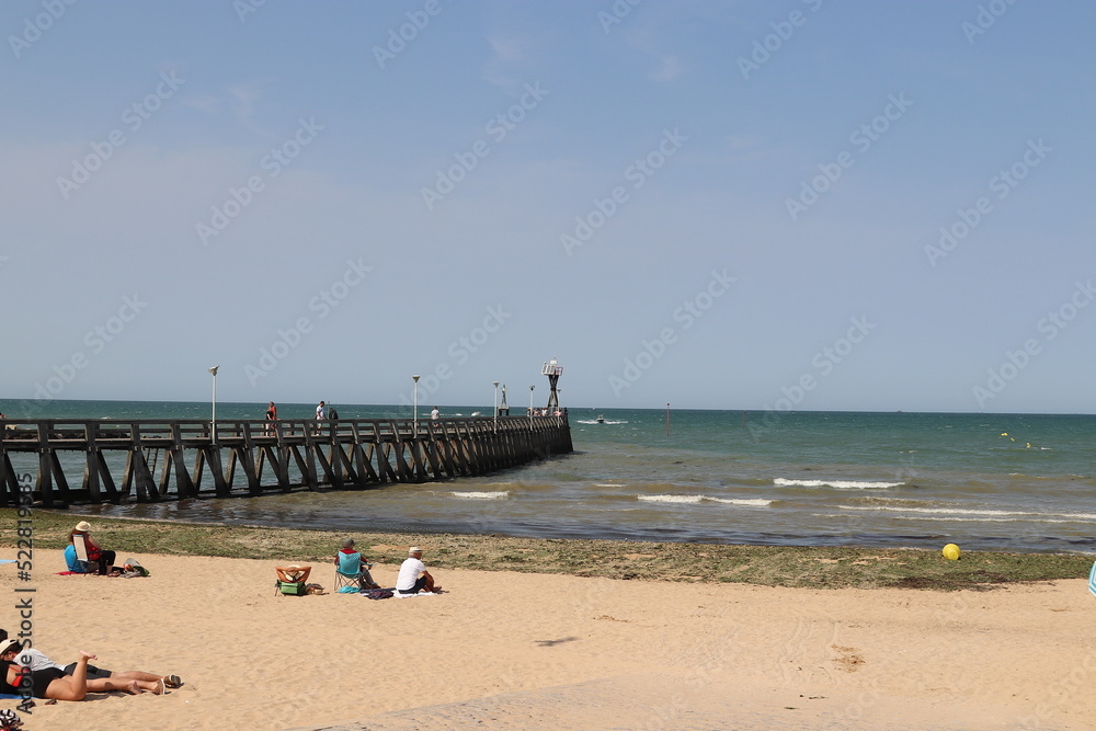 Jetée sur la plage