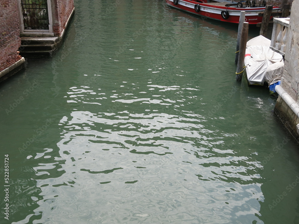 Wasseroberfläche in Venedig