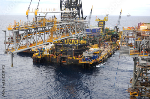 Bridge is installed between West Tuna Platform and the RAT- Bass strait as a crossover during the offshore build.
  photo