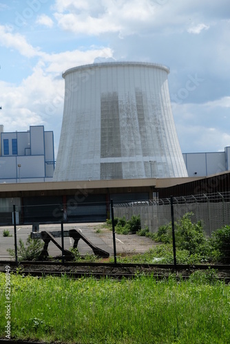 FU 2021-05-13 Rheinhafen 266 Industriegebäude unter bewölktem Himmel