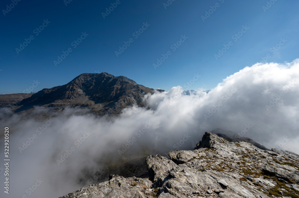 Paysage de montagne autour du refuge de Vaccarone dans les Alpes en Italie en été