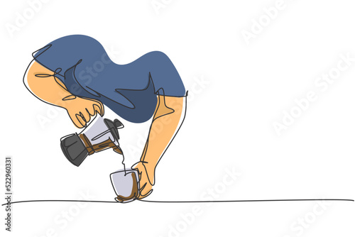 One single line drawing of young happy barista pouring hot coffee milk from coffeepot to cup above the table at cafe. Cafe drink concept. Dynamic continuous line draw vector design illustration