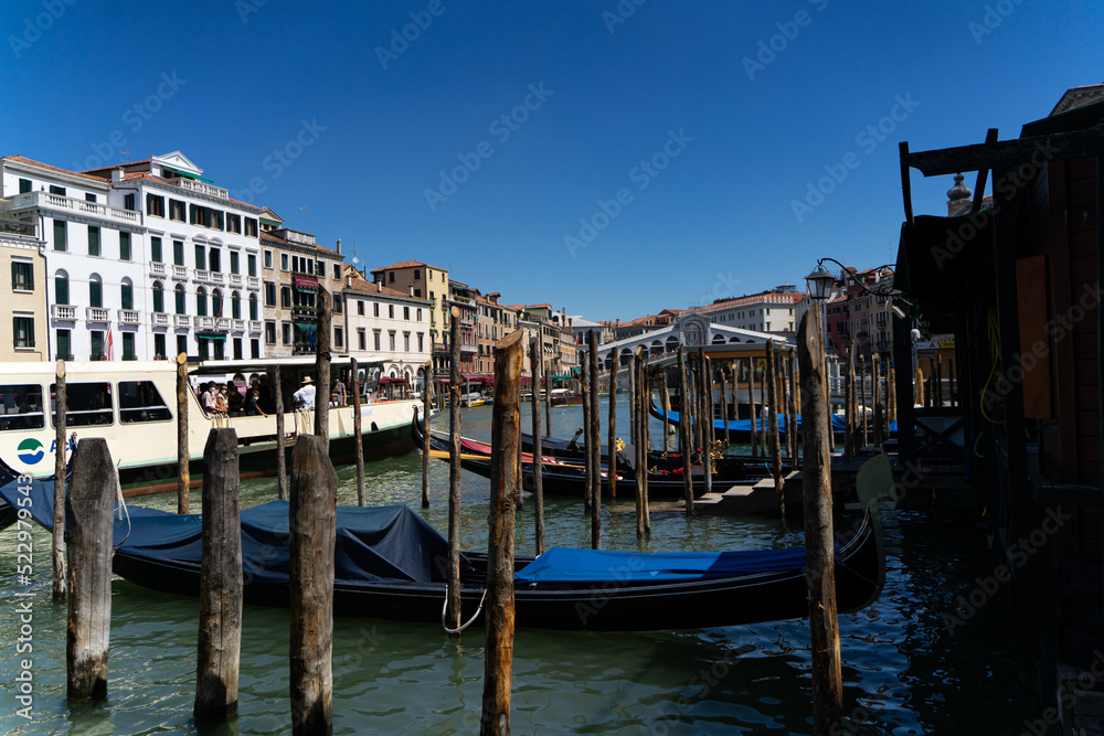 venecia
viaje
canales
barcos
edificios
belleza
