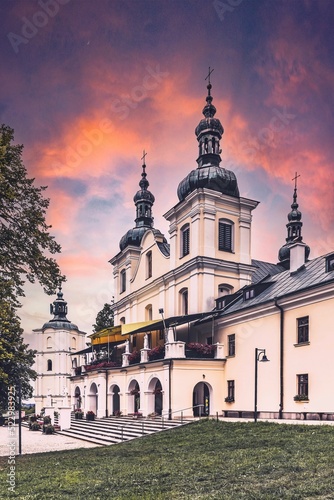 Obraz na płótnie Klasztor franciszkanów o zachodzie słońca. Kalwaria Pacławska. w salonie
