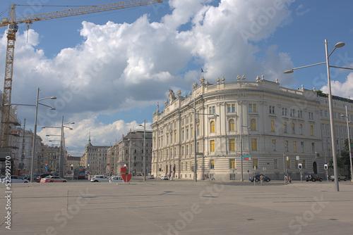 Obraz na płótnie Vienna's Schwarzenbergplatz w salonie