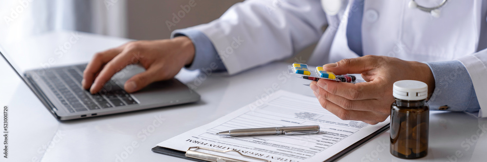 doctor or pharmacist A therapist is filling out a medication history record. medical and health concepts Treatment planning redeems the best follow-up. doctor or pharmacist A therapist is filling out a medication history record. medical and health concepts Treatment planning redeems the best follow-up.