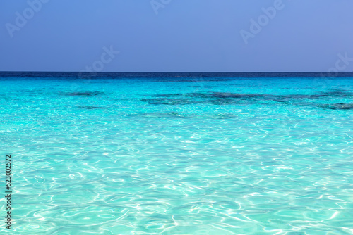 Fototapeta Naklejka Na Ścianę i Meble -  Beautiful beach and turquoise water in Maldives.