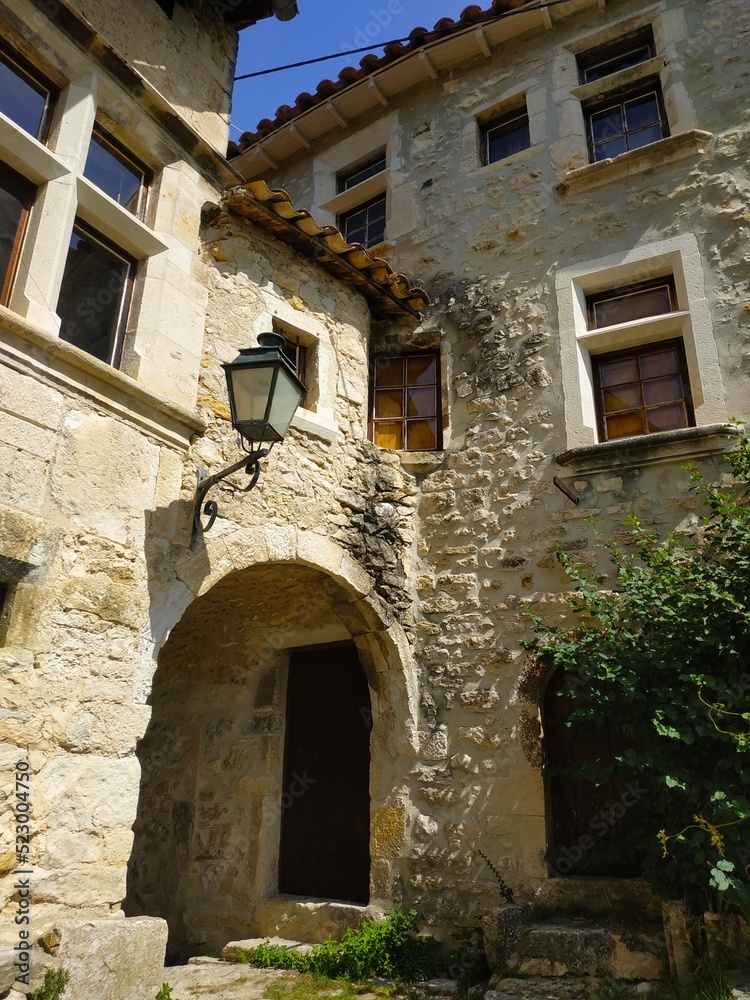 Vieux village de Poët Laval en Drôme Provençale , France