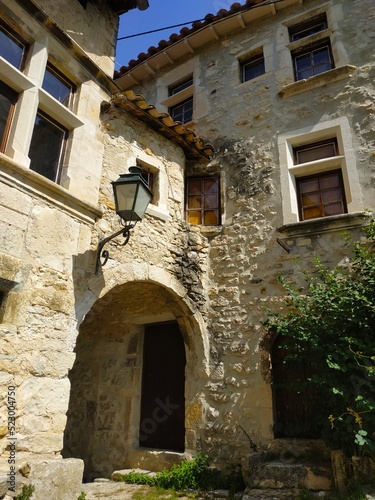 Vieux village de Poët Laval en Drôme Provençale , France