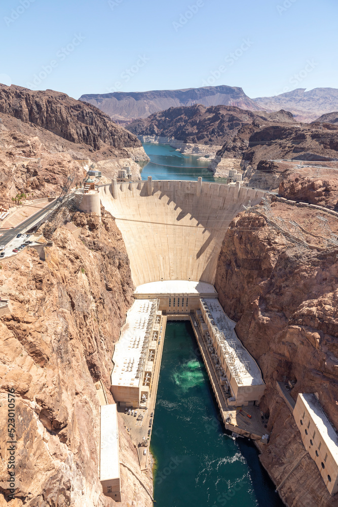 Φωτογραφία high view of the Hoover Dam in a sunny day between the states of Arizona and Col