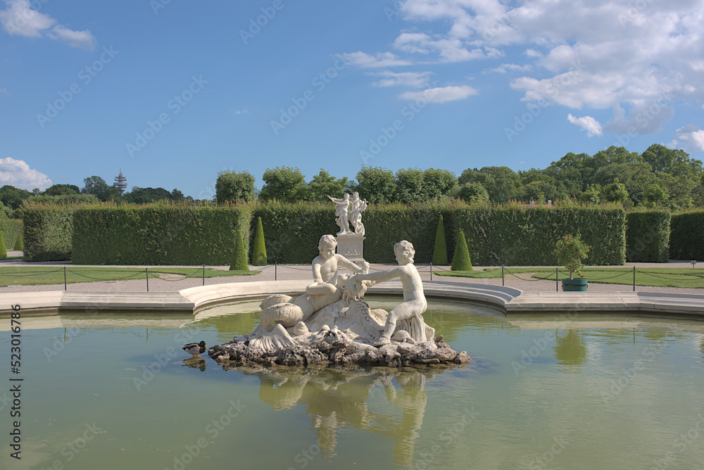 Viennese Statues and pond