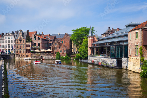 Foto Buildings along the river Leia on June 14, 2015, in Ghent, Belgium