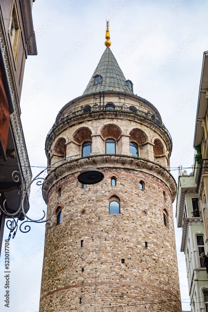 Obraz premium View of Galata Tower building - Istanbul, Turkey