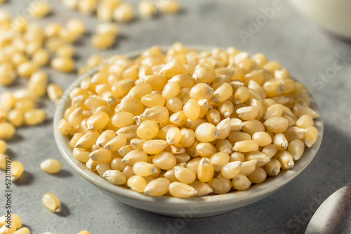 Dry Organic White Popcorn Kernels