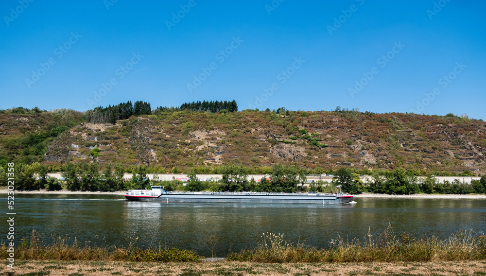 Schiff auf dem Rhein bei Andernach Schiff auf dem Rhein bei Andernach