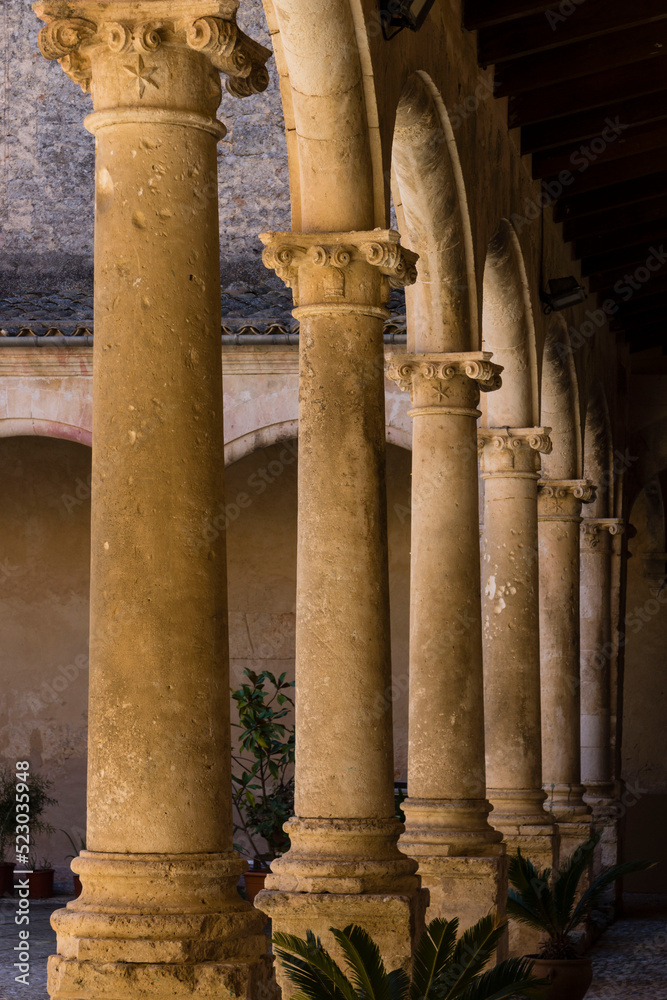convento de los Mínimos, claustro del siglo XVII, Sineu, Mallorca, balearic islands, spain, europe