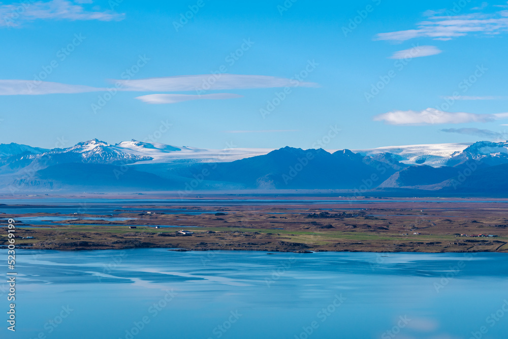 wunderschöner Blick auf Höfn und die Gletscher auf Island