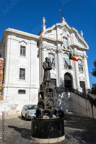 Bild auf Leinwand St Anthony's Church and a statue of St. Antony, Lisbon, Portugal