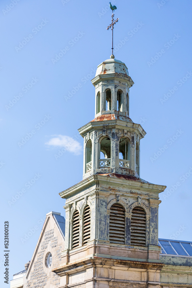 Obraz premium Old church steeple with paint peeling