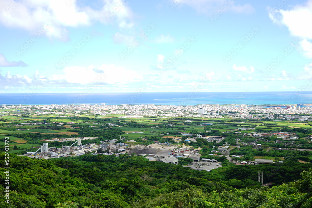 Emerald Sea Observatory in Ishigaki-jima Island, Okinawa, Japan - 日本 沖縄 石垣島 エメラルドの海を見る展望台 景色 Emerald Sea Observatory in Ishigaki-jima Island, Okinawa, Japan - 日本 沖縄 石垣島 エメラルドの海を見る展望台 景色