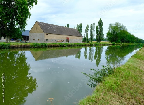 FERME CANAL LATERAL DE LA LOIRE ROANNAIS